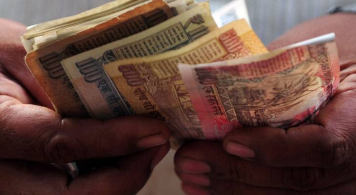 تراجع قياسي في قيمة الروبية الهندية أمام الدولار