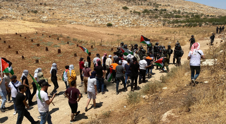 فلسطينيون يتظاهرون في بيت دجن