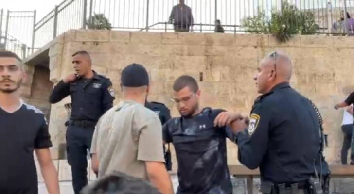 الاحتلال يقمع وقفة نظمها مقدسيون نصرة لغزة ويعتقل فلسطينيا