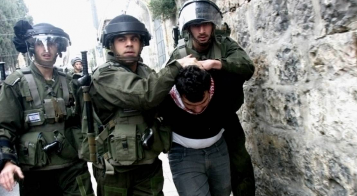 لحظة اعتقال شاب فلسطيني - أرشيفية