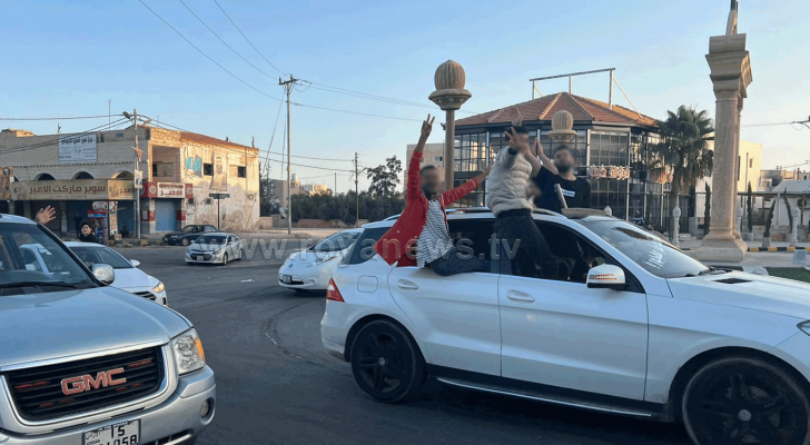 جانب من احتفالات طلبة توجيهي في المفرق