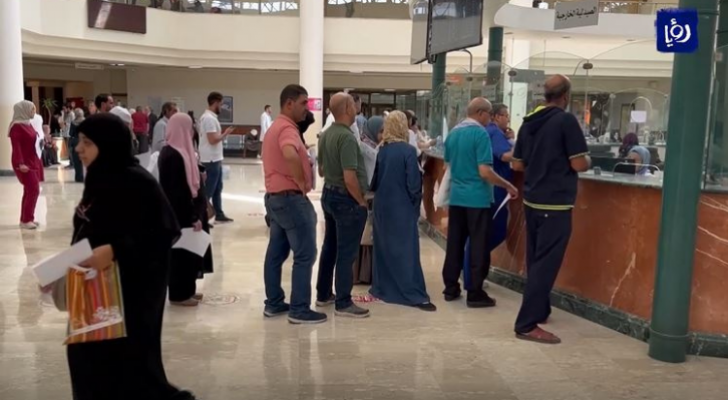 مراجعون في مستشفى الملك المؤسس