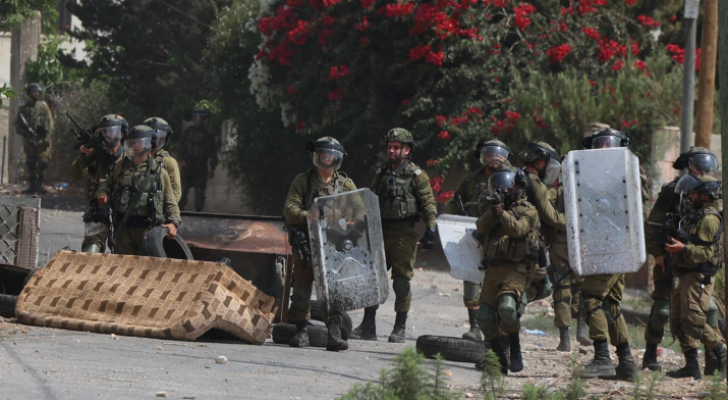 عناصر من قوات الاحتلال في مواجهات مع فلسطينيين