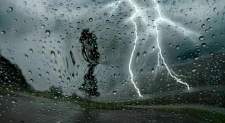 صورة توضيحية لأمطار رعدية