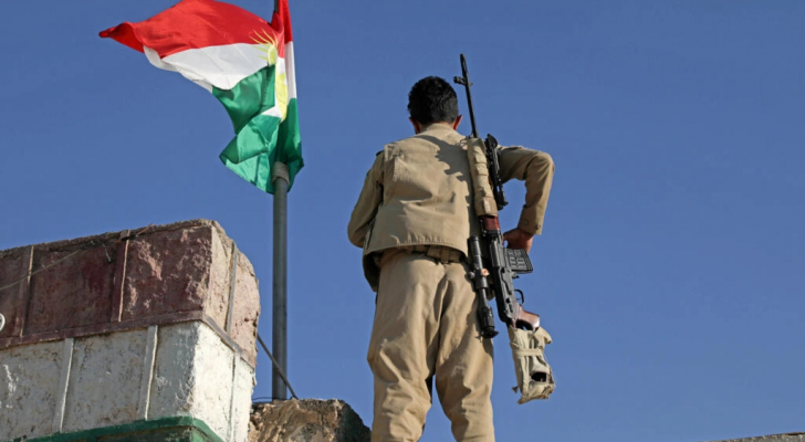 صورة أرشيفية لمقاتل كردي مرتبط بالحزب الديموقراطي الكردستاني الإيراني
