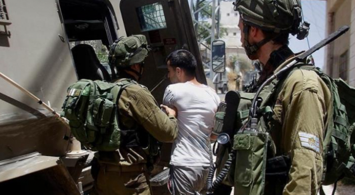 قوات الاحتلال تعتقل شابا فلسطينيا