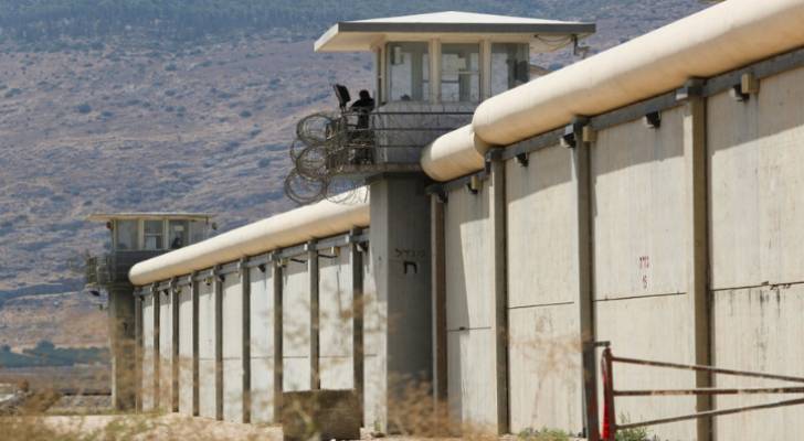 ٤٠ أسيرا فلسطينيا يواجهون العزل الانفرادي في سجون الاحتلال