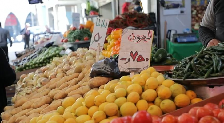 معروضات من الخضروات والفواكه