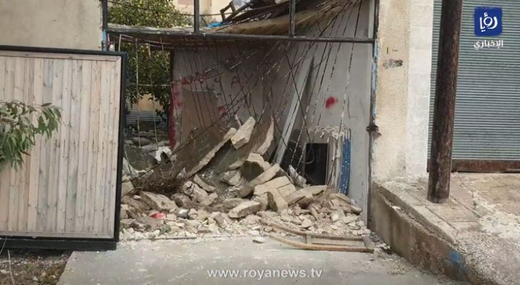 سقف "كراج" المنزل عقب الانهيار