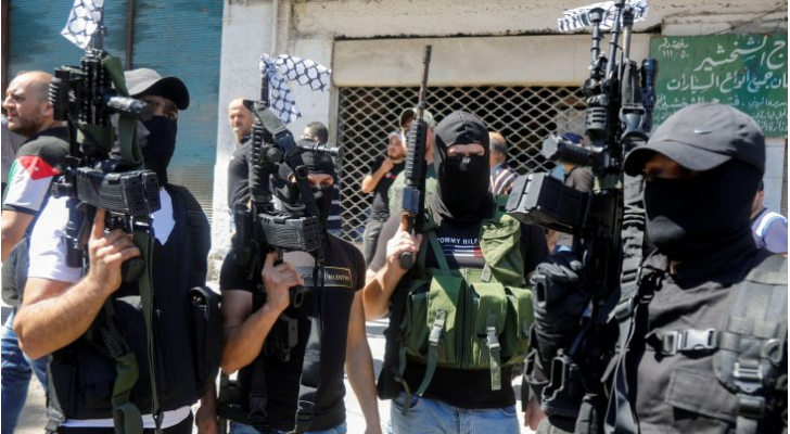 صورة تعبيرية لمقاومين فلسطينيين في إحدى مدن الضفة الغربية