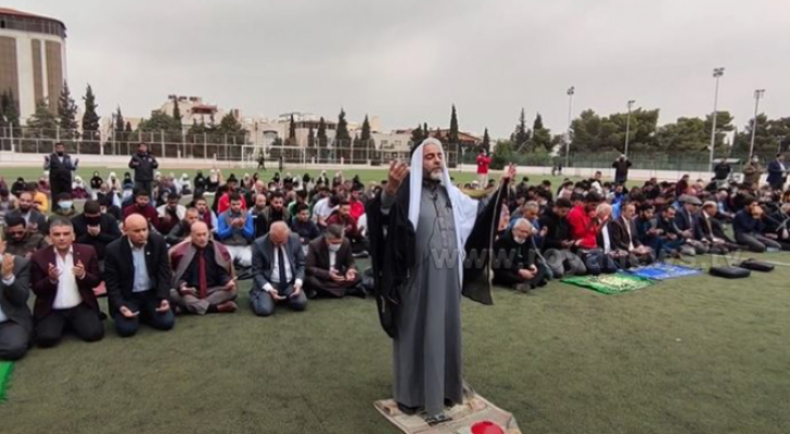 مصلون يؤدون صلاة الاستسقاء في الأردن "أرشيفية"