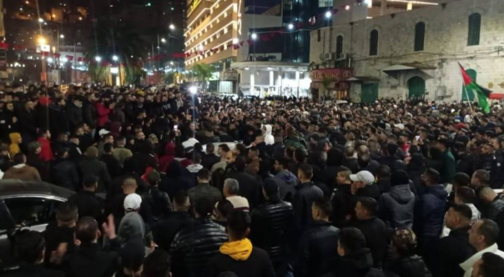 صورة أرشيفية من مسيرات ليلية في فلسطين