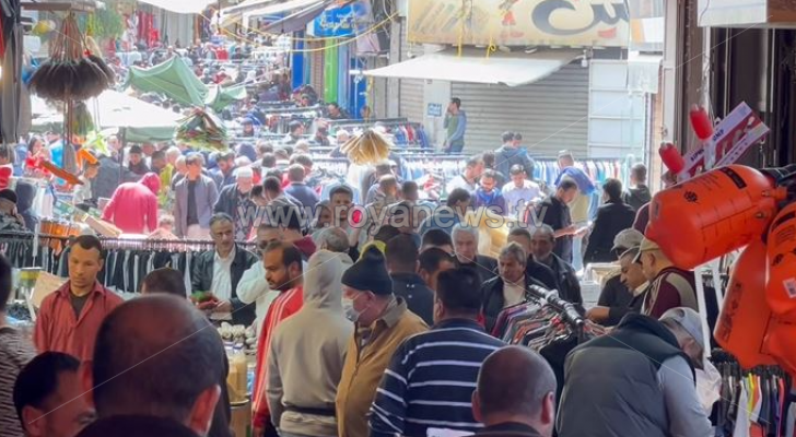 اكتظاظ الأسواق في عمان
