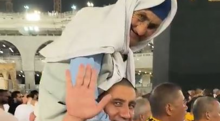المعتمر ووالدته