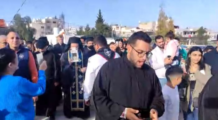 وصول "شعلة النور" المقدسة إلى مادبا من كنيسة القيامة