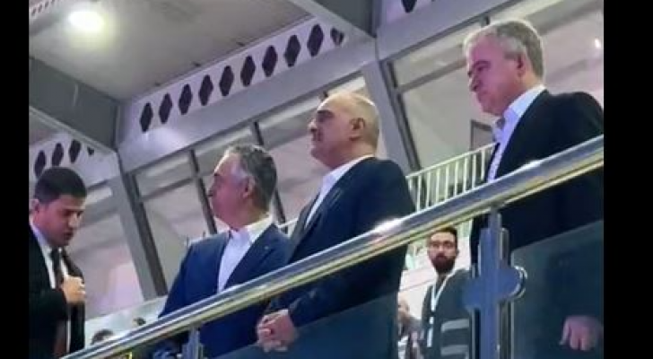 لحظة وصول الخصاونة إلى ستاد عمان