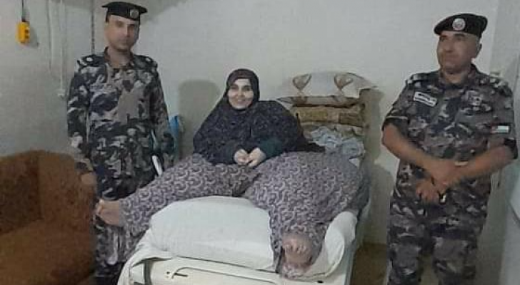 ناديا عفانة أثناء تواجدها في أحد المستشفيات