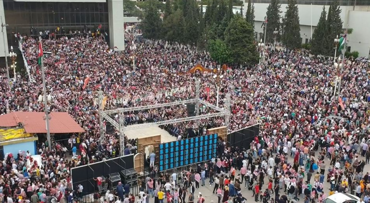 صورة من الحفل الجماهيري في عروس الشمال