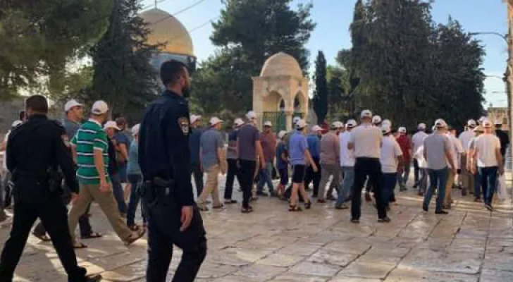 مستوطنون يقتحموا باحات المسجد الأقصى