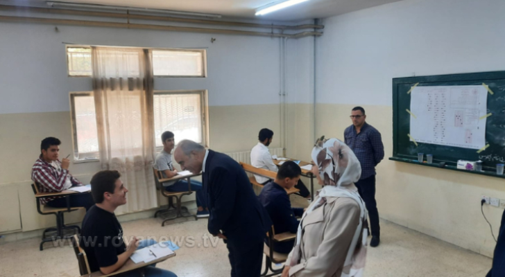 وزير التربية والتعليم خلال جولته التفقدية