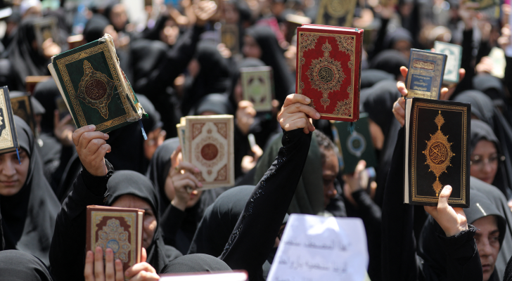 لبنانيون يحتجون على تدنيس القرآن في السويد