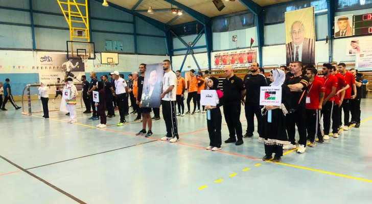 من الافتتاح