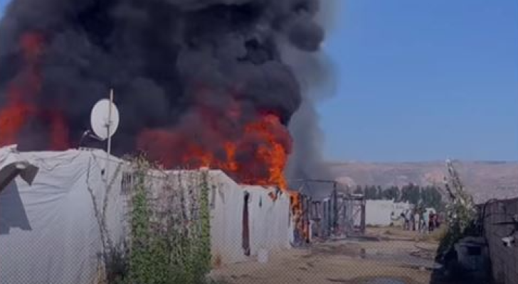 حريق يلتهم خيام اللاجئين السوريين