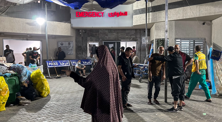 الصورة من أمام طوارئ مجمع الشفاء الطبي