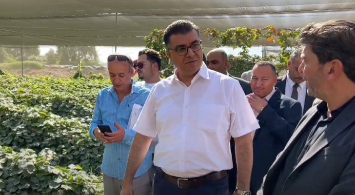 خالد الحنيفات بزيارة تفقدية لمشاريع المصانع الغذائية التابعة للوزارة في منطقة الأغوار الجنوبية