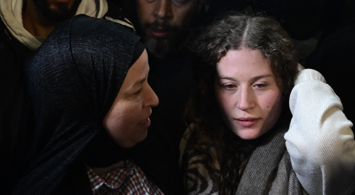 عهد التميمي لحظة الإفراج عنها ضمن قائمة تبادل الأسرى