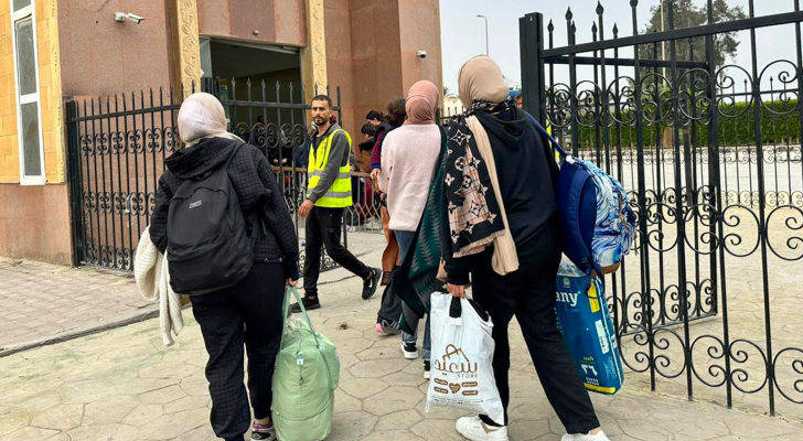 فلسطينيون يغادرون قطاع غزة عبر معبر رفح