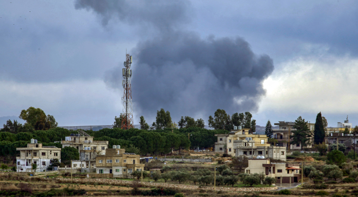 الصورة من قصف الاحتلال بالقرب من قرية طير حرفا - AFP