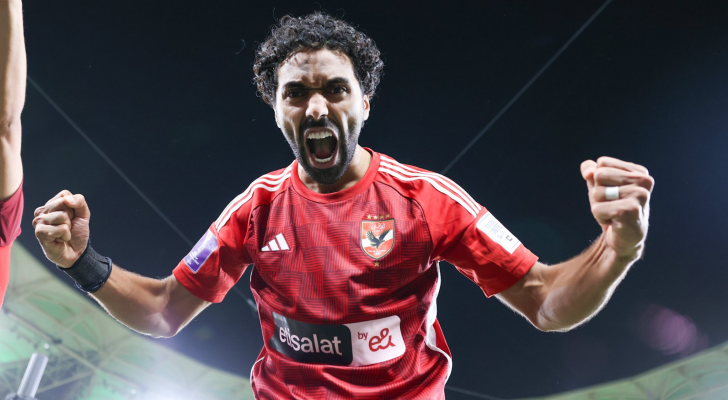 نجم الأهلي المصري حسين الشحات