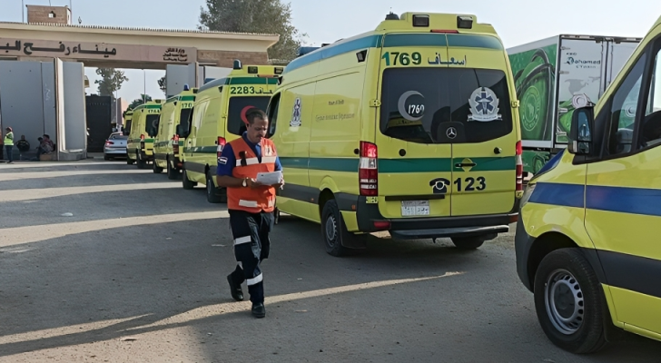 مغادرة جرحى عبر معبر رفح للعلاج