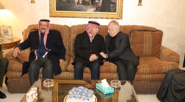 رئسي الديوان الملكي خلال تقدي واجب العزاء