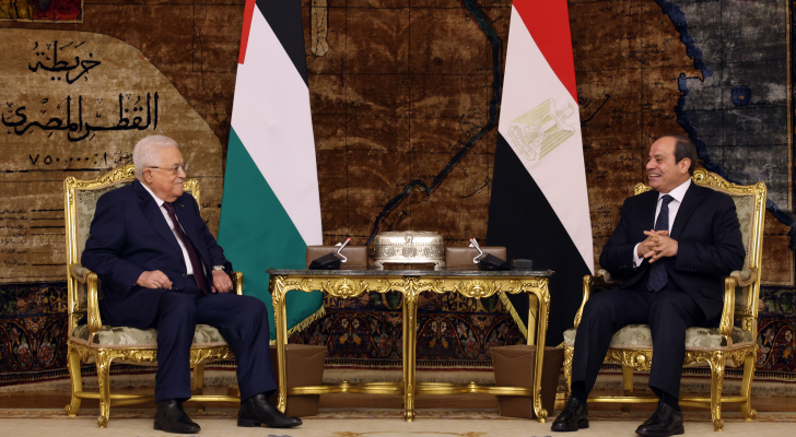 الرئيس المصري عبد الفتاح السيسي ونظيره الفلسطيني محمود عباس
