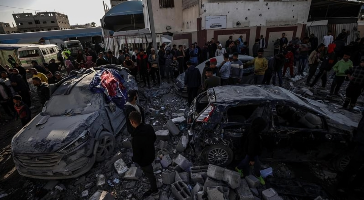 الاحتلال يستهدف محيط مستشفى شهداء الأقصى وسط غزة