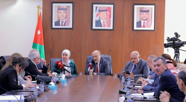 الصور خلال لقاء اللجنة القانونية النيابية شخصيات مسيحية