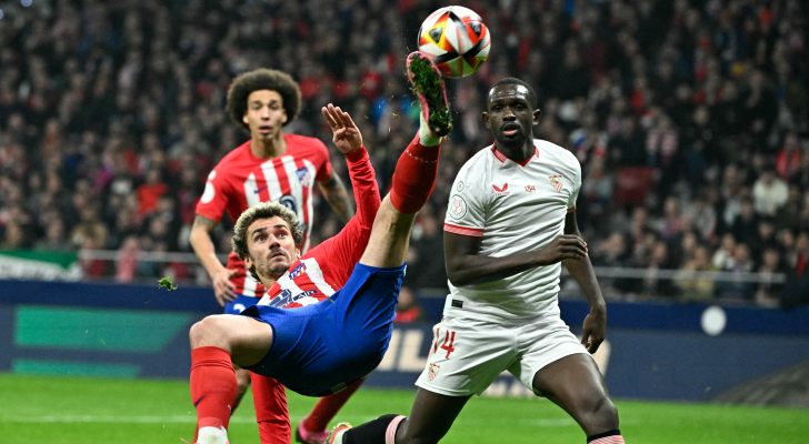 جانب من مباراة أتليتيكو مدريد وإشبيلية في كأس ملك اسبانيا