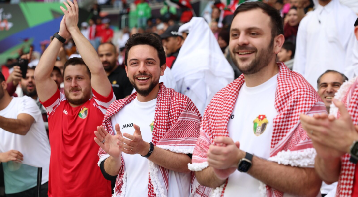 الأمير الحسين بن عبدالله الثاني ولي العهد خلال حضور مباراة النشامى