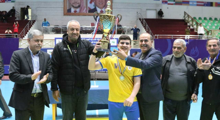 من التتويج