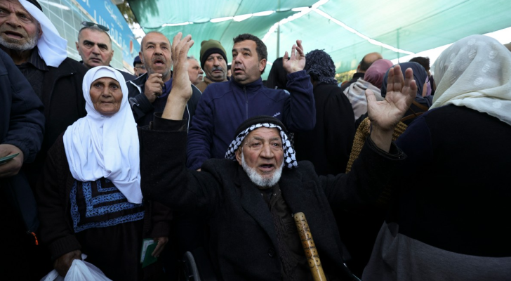 فلسطينيون يحاولون الدخول للأقصى لأداء صلاة الجمعة