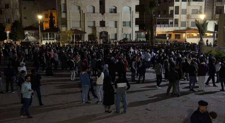 مشاركون في الوقفة الاحتجاجية بالقرب من مسجد الكالوتي بمنطقة الرابية