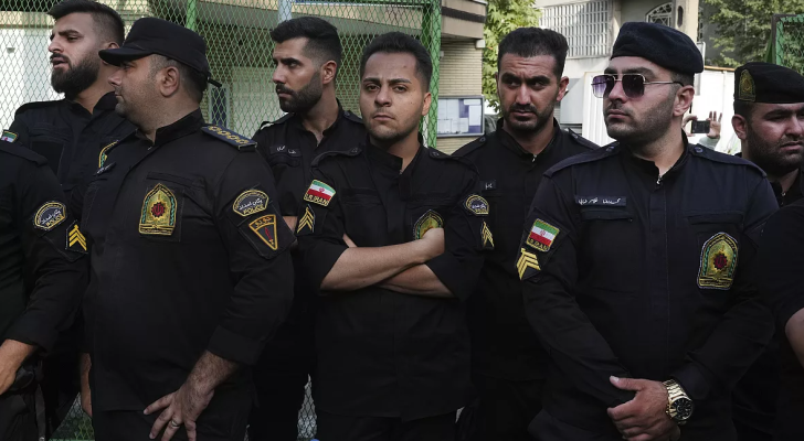 عناصر من الشرطة الإيرانية "أرشيفية"