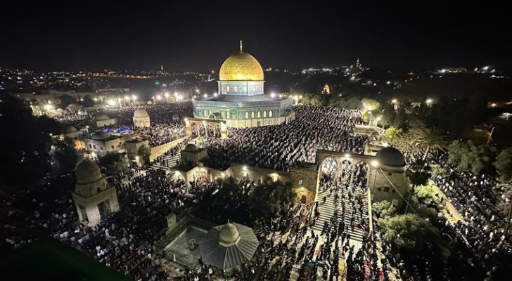 آلاف المصلين في المسجد الأقصى