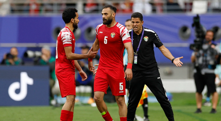 مدرب النشامى السابق الحسين عموتة ونجوم المنتخب في كأس آسيا قطر 2023