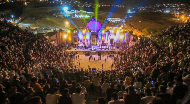 جماهير حاشدة خلال حضور مهرجان جرش في سنوات سابقة