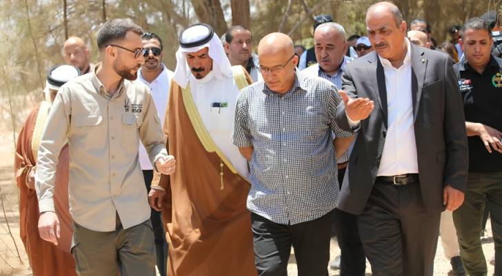 جولة ميدانية لوزير الاتصال الحكومي ووسائل الإعلام في الأزرق