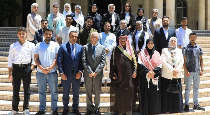 *رئيس الديوان الملكي يلتقي وفدا شبابيا من مركز ماعين