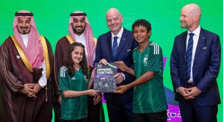 رسميا.. السعودية تسلم ملف الترشح لاستضافة كأس العالم 2034